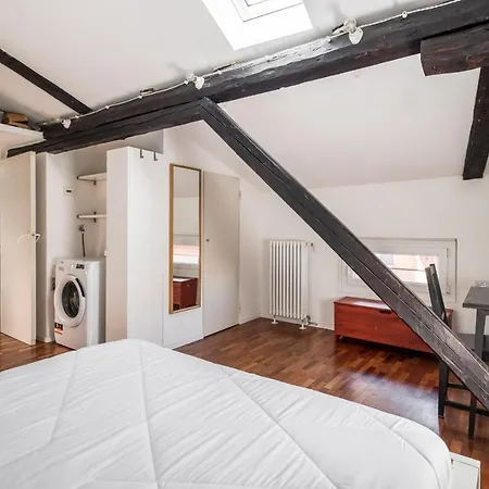 Apartment La Mansarda Di Via Zamboni By Wonderful Italy