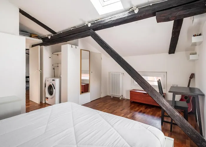 Apartment La Mansarda Di Via Zamboni By Wonderful Italy