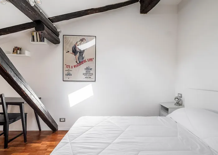 Apartment La Mansarda Di Via Zamboni By Wonderful Italy *